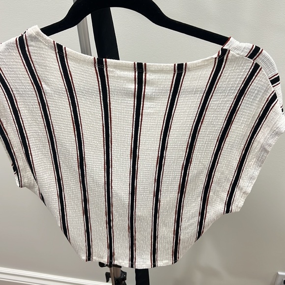 Cropped twist top - Picture 2 of 3